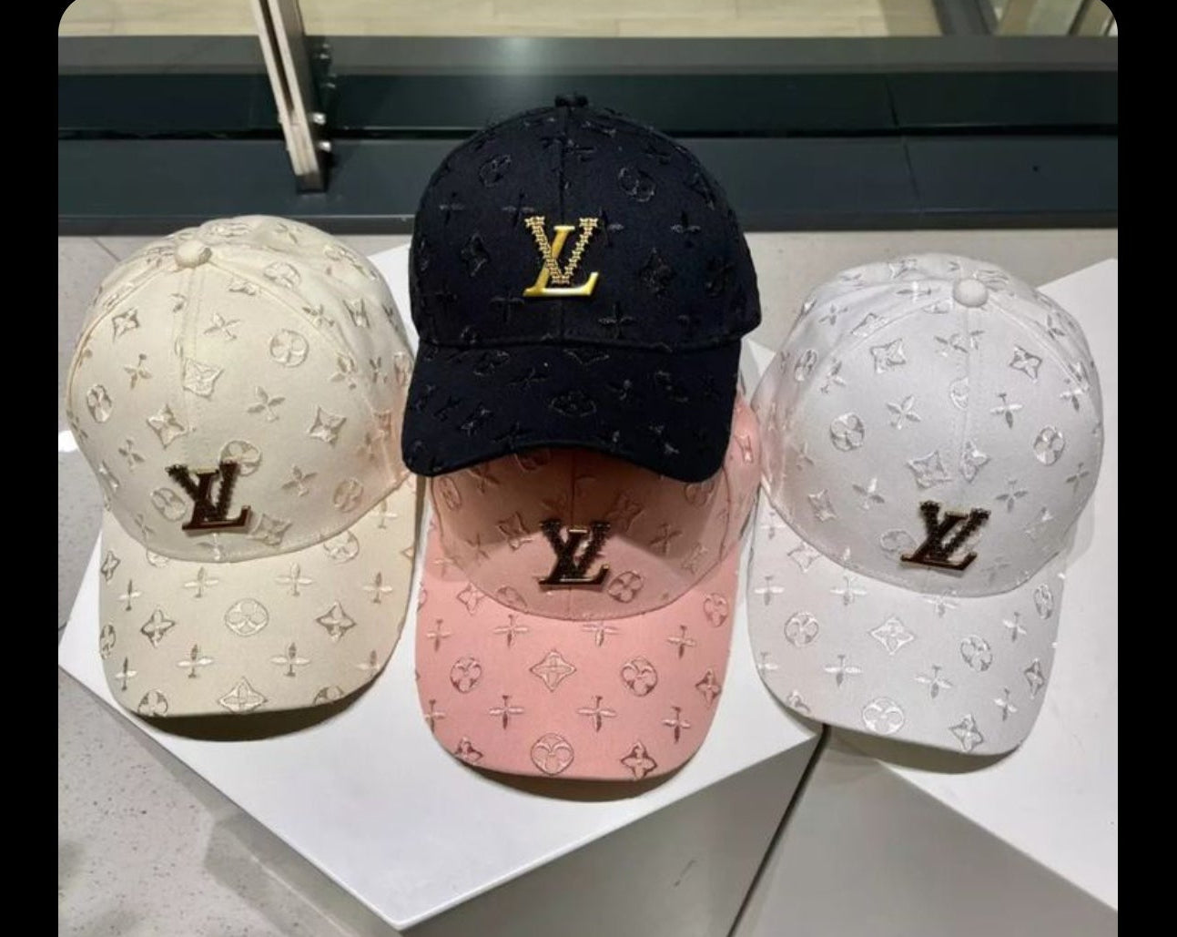 Caps - Streetwear essential
